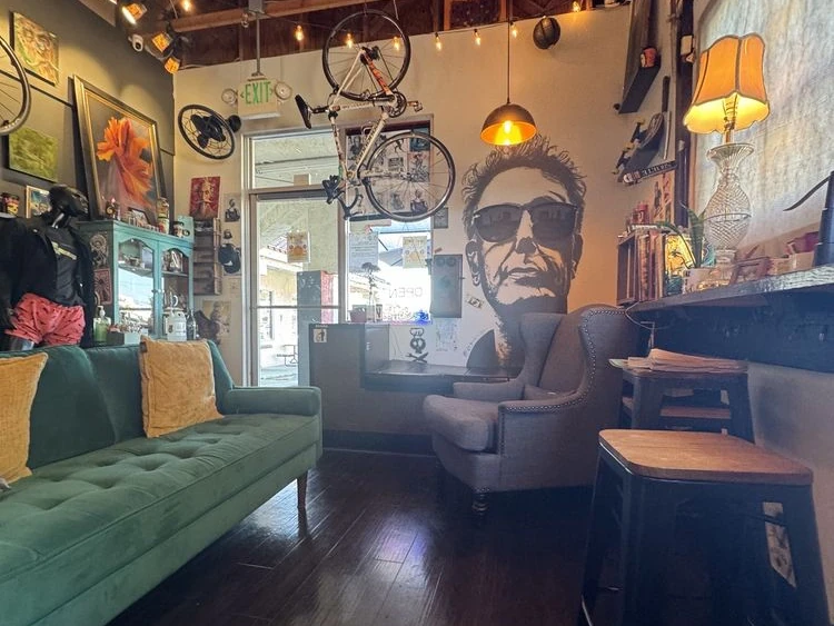 6 Grados Coffee Seating Area 3